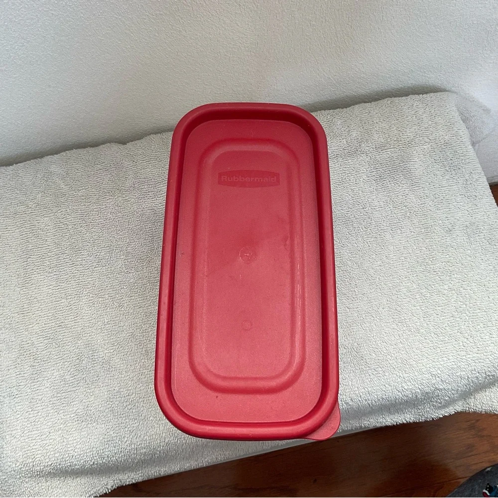 Rubbermaid modular canister red 2.5 liter pantry storage organization